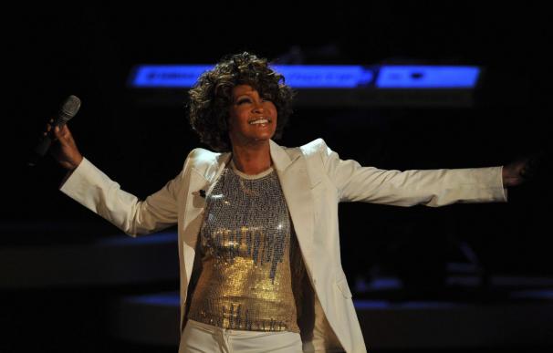 Whitney Houston asegura estar recuperada y lista para iniciar su gira europea