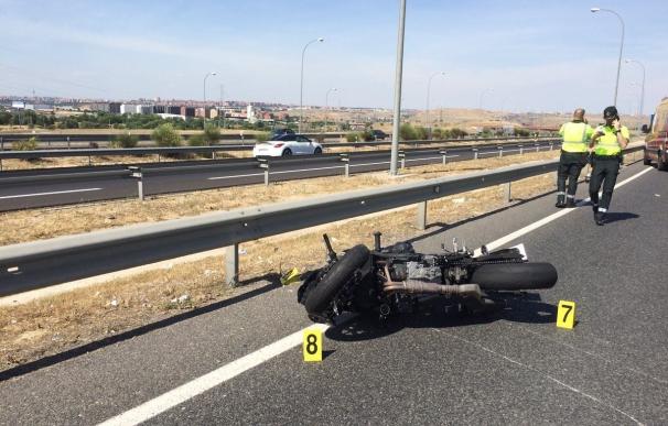 Muere una joven de 24 años en un accidente de moto en la M-45, y el conductor, de 26, resulta herido leve