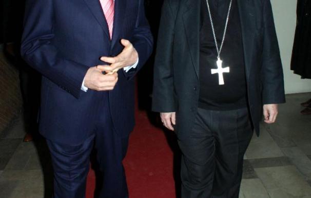 Bono cree que la Iglesia está obrando "torpemente" y aboga por el fin del celibato
