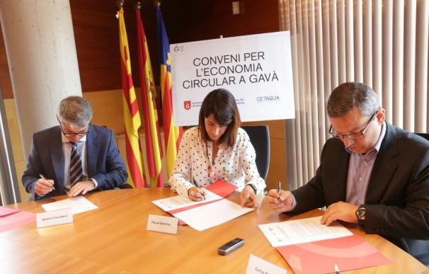 Gavà y Aguas de Barcelona impulsarán proyectos para reutilizar las aguas depuradas