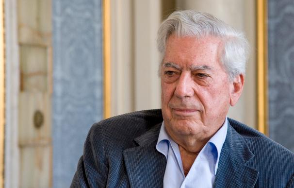 Mario Vargas Llosa felicita a la oposición venezolana por su "extraordinario triunfo"