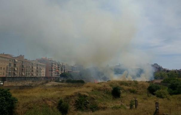 Los Bomberos de Palma actúan en un incendio en el antiguo canódromo de Palma