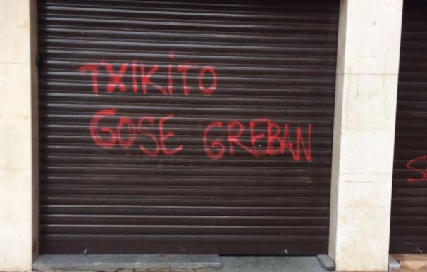 PSE denuncia pintadas en las casas del pueblo de Santurtzi y Las Arenas de "intolerantes que solo saben usar la amenaza"