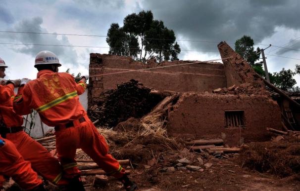 Aumentan a 617 los fallecidos en el terremoto de 7,1 grados de China