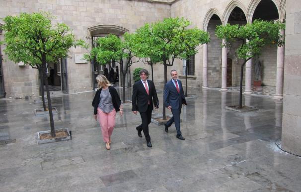Puigdemont defiende el referéndum unilateral por el "no quiero" reiterado de Rajoy