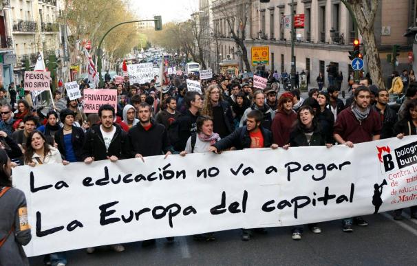 Los estudiantes contrarios a Bolonia se manifiestan en vísperas de la reunión de la Unión Europea
