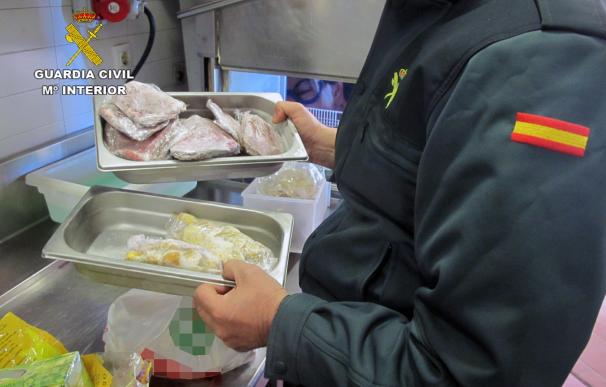 Guardia Civil inmoviliza más de 200 kilos de alimentos, la mayoría caducados, en 32 locales