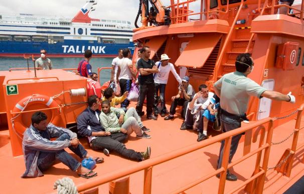 Interceptada una patera con diecisiete inmigrantes magrebíes en Almería