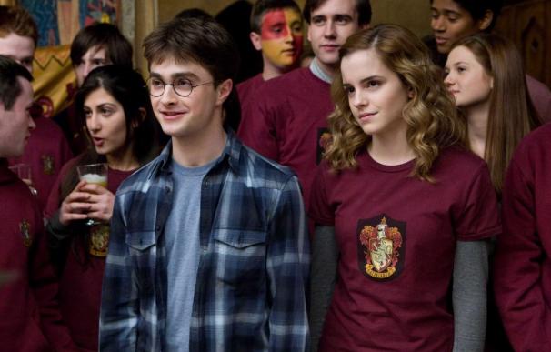 Descubierto en un pub el guión de la esperada última película de Harry Potter