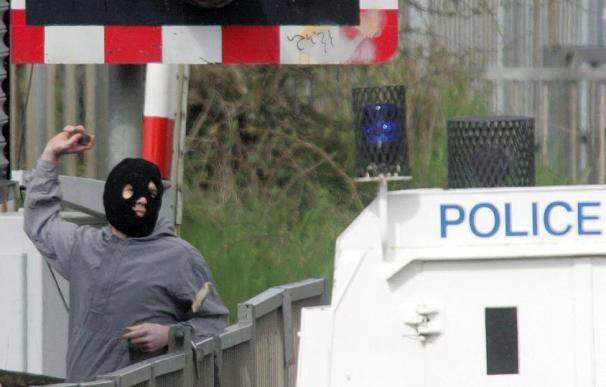 Tres heridos en la explosión de un coche bomba en Irlanda del Norte