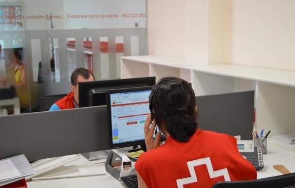 Cruz Roja hace seguimiento telefónico a más de 4.200 mayores en la provincia por el calor