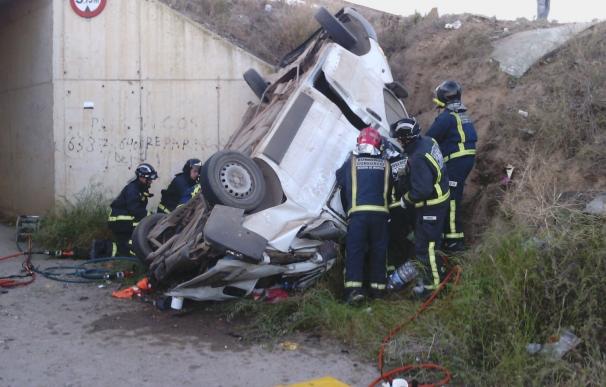 La causa del accidente "parece ser un despiste" y que el conductor "se haya dormido", según el alcalde de Lorca