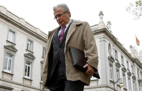 La Fiscalía insiste en que Garzón no prevaricó y duda de la legitimidad de Falange