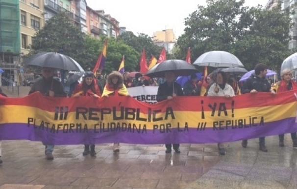 Una manifestación en Santander pide la implantación de la III República