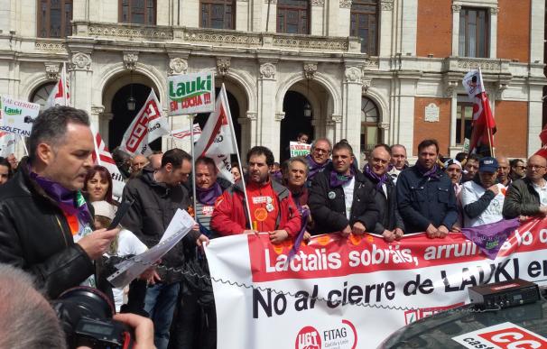 Más de 600 personas se manifiestan en Valladolid en apoyo del empleo en Lauki, Dulciora y Printolid