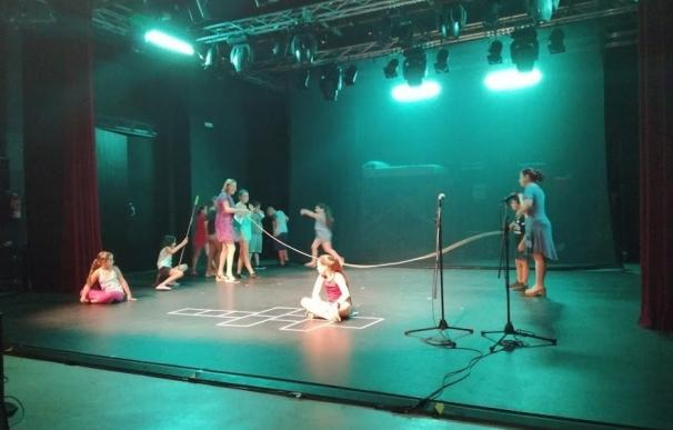 Un total de 15 niños del Polígono Sur estrenan un espectáculo de teatro musical el 27 de junio en el Central