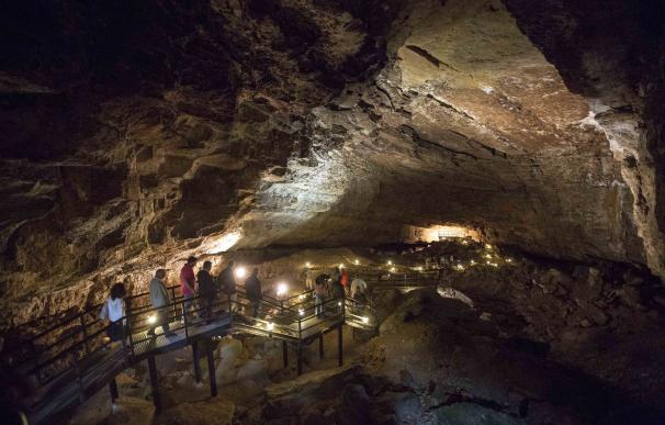 Talleres de prehistoria y visitas gratuitas a la cueva, este domingo en el primer 'Pendo Chic Market'
