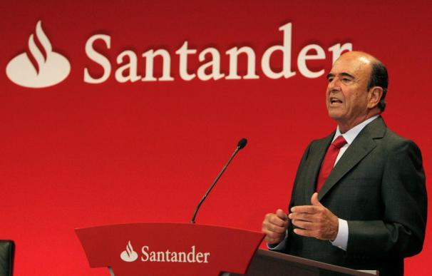 Emilio Botín ganó 4 millones en 2009 y el consejero delegado de Santander 10,2 millones