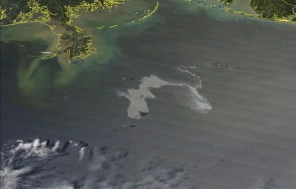 Imagen tomada por la NASA de las consecuencias del incidente en la planta petrolífera del Golfo de México.