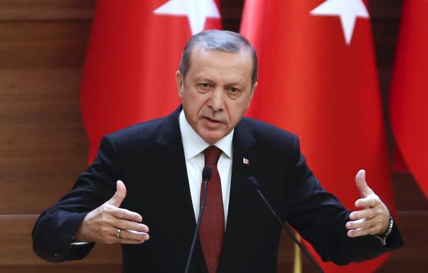 Turquía multa por primera vez a Twitter por permitir la difusión de "propaganda terrorista"