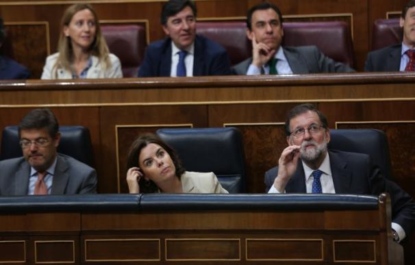El Gobierno dice que Rajoy también hablará con la oposición y no le preocupa que Sánchez se vea con Iglesias y Rivera