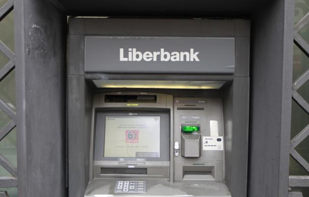Liberbank y sindicatos alcanzan un preacuerdo que mantiene por dos años y medio el acuerdo sobre movilidad
