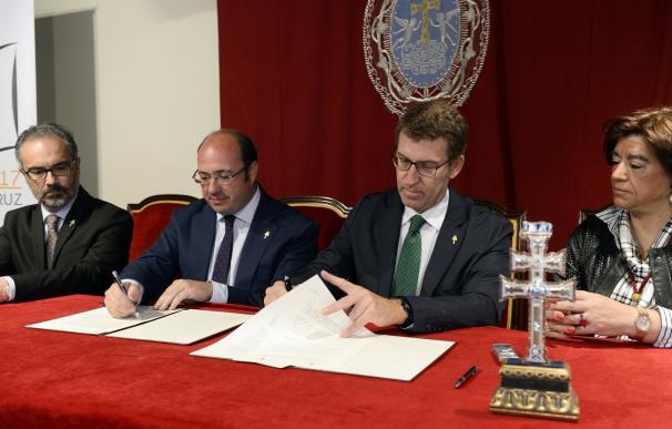 Los presidentes de Murcia y Galicia firman un protocolo para proyectar el Camino de la Vera Cruz