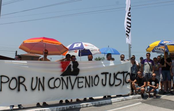 Trabajadores de Bridgestone se concentran en protesta por el "bloqueo" de las negociaciones del convenio colectivo