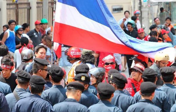 El Gobierno advierte a los camisas rojas que recuperará el centro de Bangkok