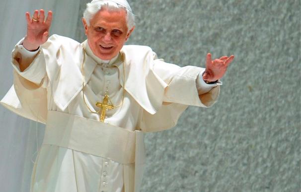 Londres pide disculpas al Vaticano por burlarse del Papa en un documento