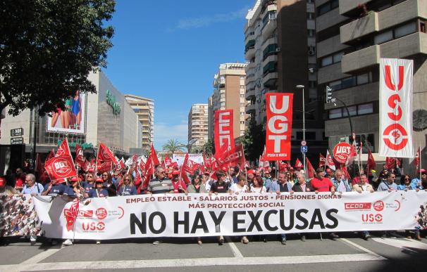 Miles de personas exigen en Murcia recuperar derechos laborales, pensiones "dignas" y salarios "justos"