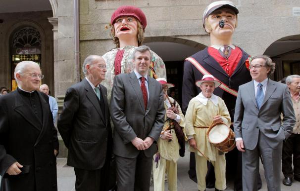 Una exposición en Compostela mezcla piezas románicas con obras de Dalí o Picasso