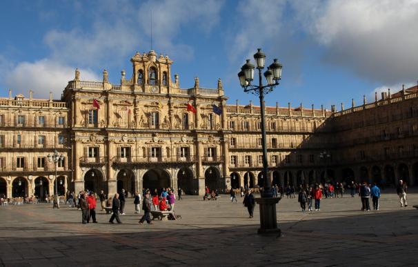 El alcalde de Salamanca rechaza iluminar la Plaza Mayor con los colores de la bandera republicana