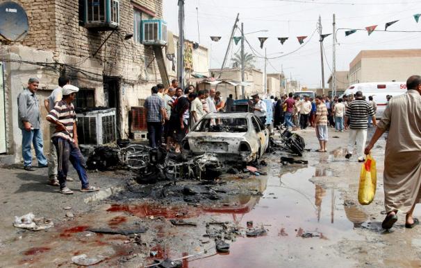 Al menos ocho muertos y veinte heridos por la explosión de un coche-bomba en Bagdad
