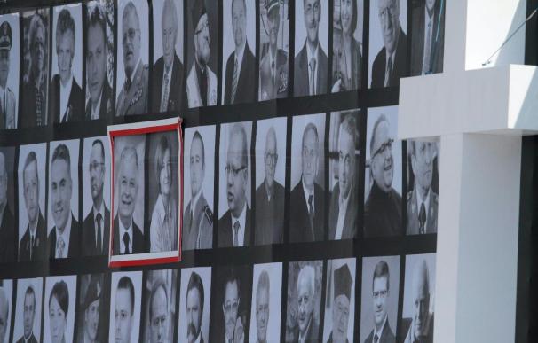 Dos minutos de silencio en Polonia al inicio de los funerales por las víctimas de la tragedia de Smolensk