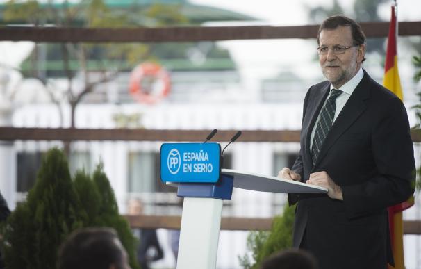 Rajoy dice que no se sabe "muy bien" el caso de Arístegui y cree las explicaciones de De la Serna