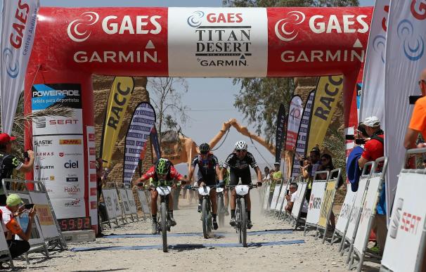 Gómez Miranda gana y conserva el liderato en las dunas del Erg Chebbi en la GAES Titan Desert