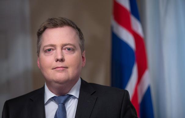 La reacción del primer ministro de Islandia al ser consultado por su empresa
