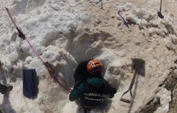 Muere un montañero tras caer por un agujero en la nieve sobre el cauce de un río Huesca