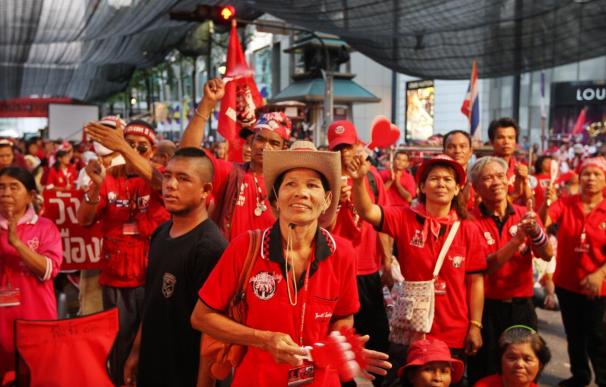 El Ejército tailandés se prepara para dispersar por la fuerza a los "camisas rojas"
