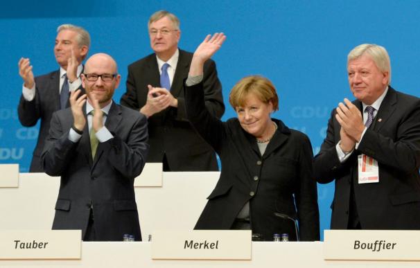 Merkel promete ante su partido reducir notablemente la afluencia de refugiados