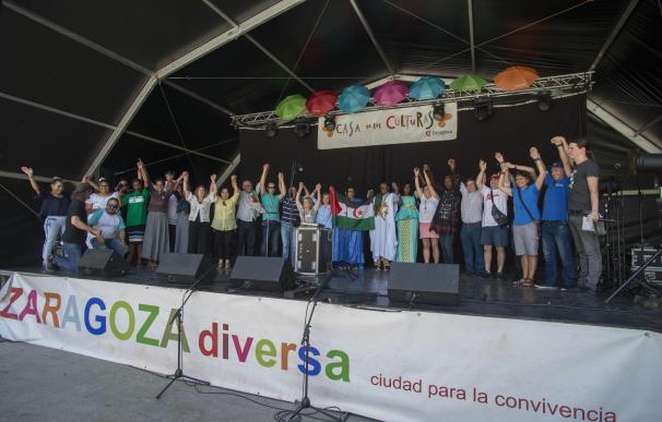 Más de 50 entidades participan en la feria Zaragoza Diversa