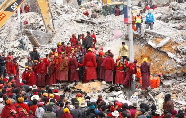 Aumentan a 1.706 los muertos por el terremoto en China