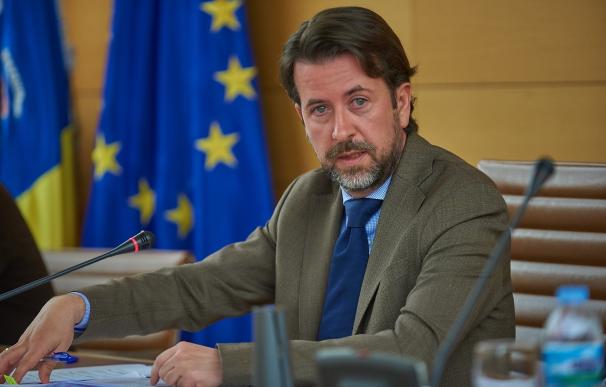 Alonso dice que se ha perdido "un año y medio" en la mejora de las carreteras de Tenerife por los "obstáculos" del PSOE