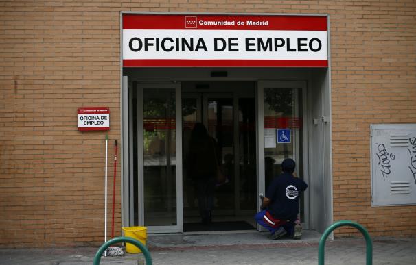 Los sindicatos temen que el Gobierno no prorrogará la ayuda de 426 euros para parados de larga duración