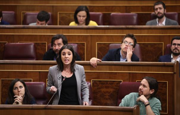 Podemos exige a Rajoy "que se tome en serio la democracia" y el Parlamento y que no bromee sobre la moción de censura