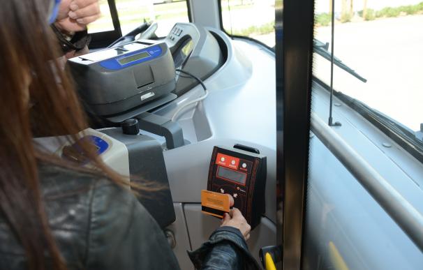 Sant Cugat introduce una tarjeta de recarga online para viajar en el transporte urbano