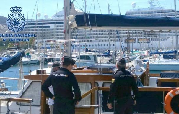 Policía Nacional detiene en dos embarcaciones a sendos individuos reclamados en Brasil y Rumanía