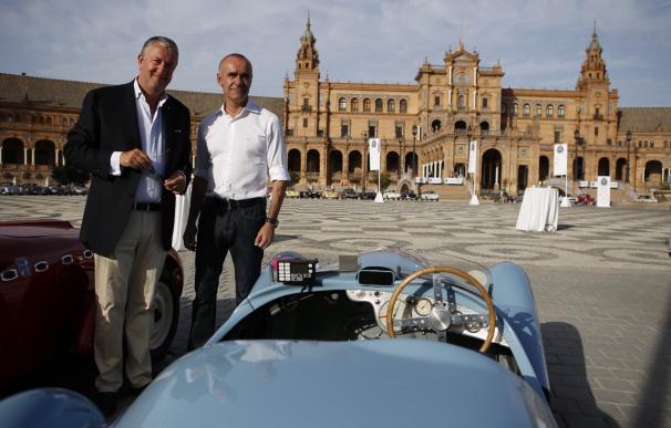 Muñoz visita los coches clásicos que toman la salida del Sotogrande Gran Prix