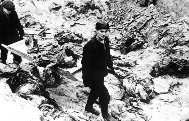 Medvédev dice que Rusia debía al mundo una aclaración sobre la matanza de Katyn